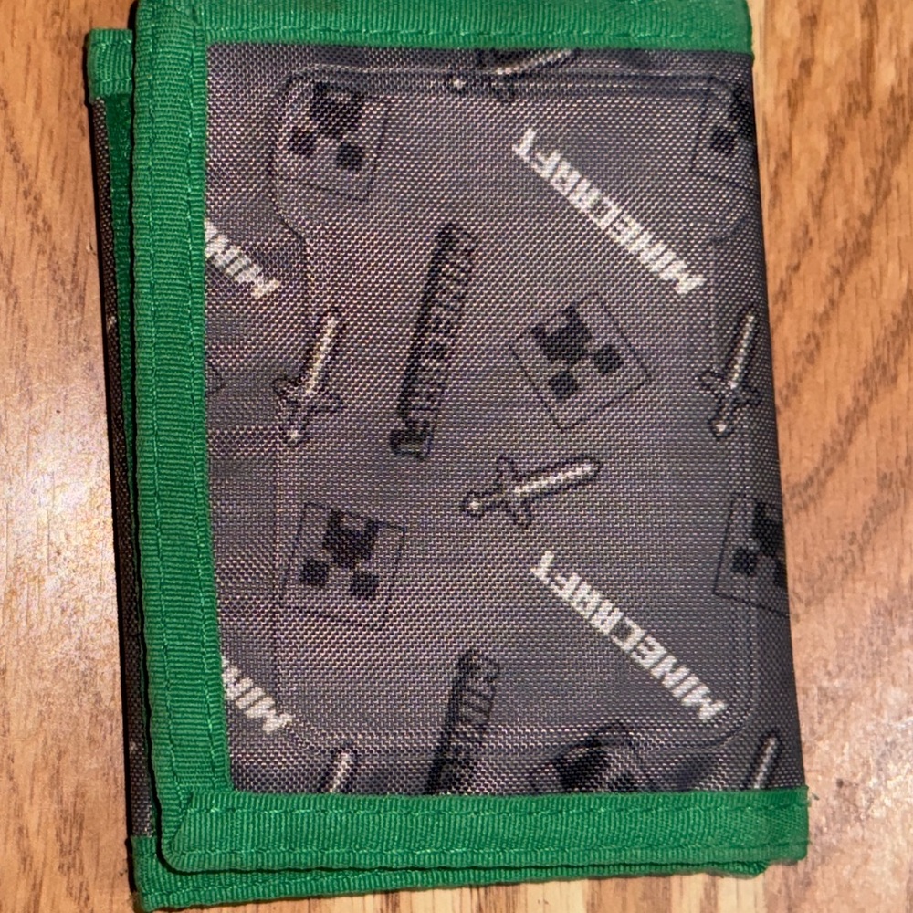 Minecraft Trifold Wallet - Picture 1 of 3